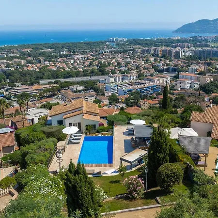 Riviera Villa *